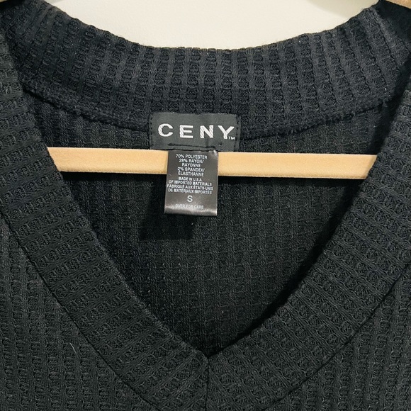 Ceny Vneck Waffle Knit Black and Beige Sweater - Picture 2 of 4
